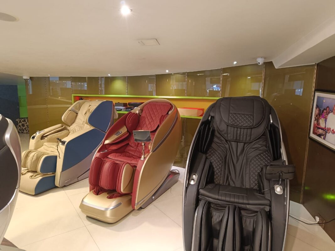 Top-quality massage chairs in Delhi for ultimate relaxation. Browse our range for comfort and rejuvenation at home.